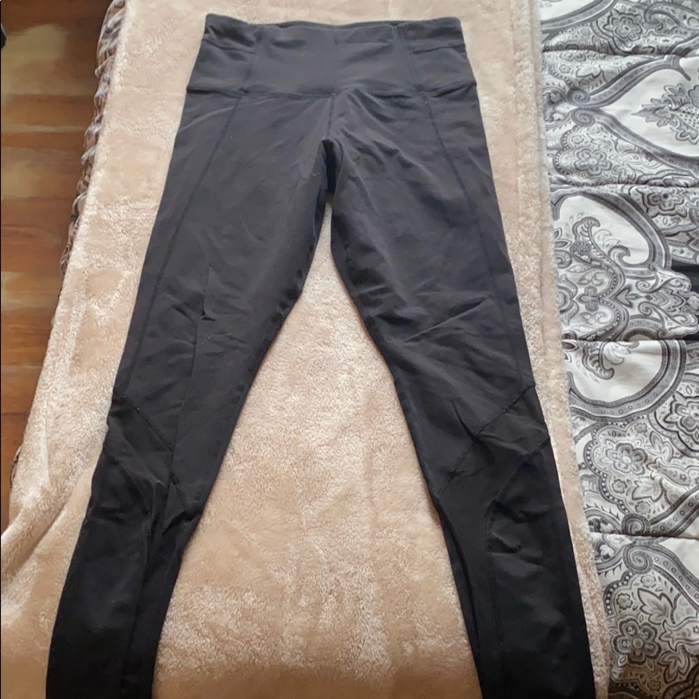 Skechers black leggings.